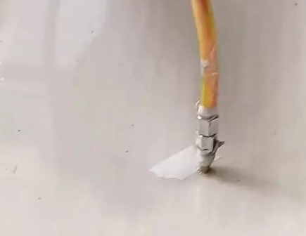 普洱瓷砖空鼓维修公司专业解答在瓷砖铺贴过程中，如果使用的砂料过粗（如全部使用了粗砂），可能会导致以下问题